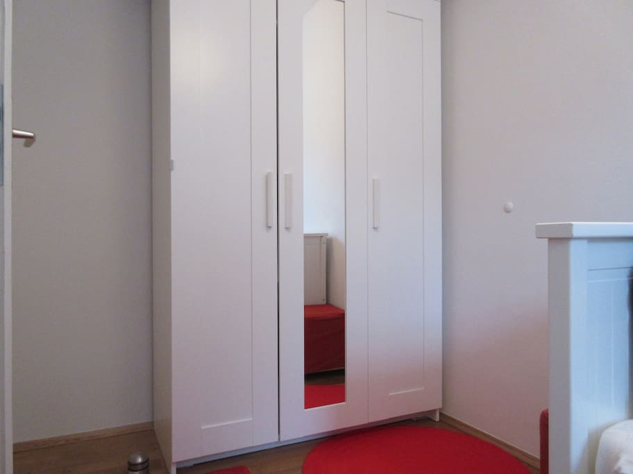 Kleiderschrank in Deinem Zimmer