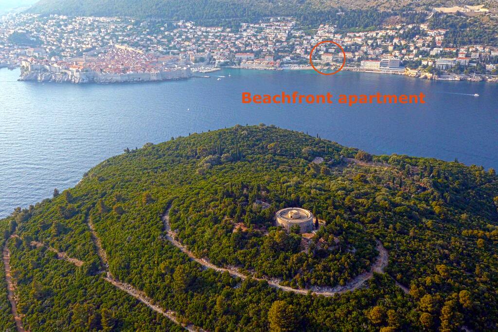 Apartment just few meters away from the beach and in walking distance to the Old Town