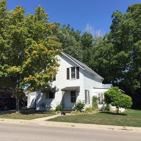 Rowan Retreat, Port Rowan Cottage
