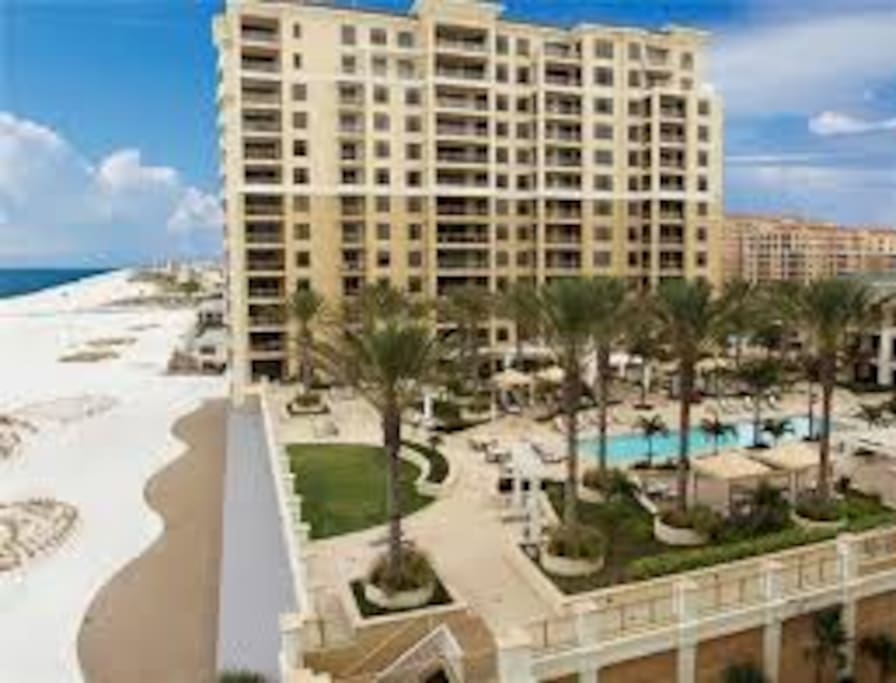 Beautiful SandPearl overlooking clearwater beach with private pool