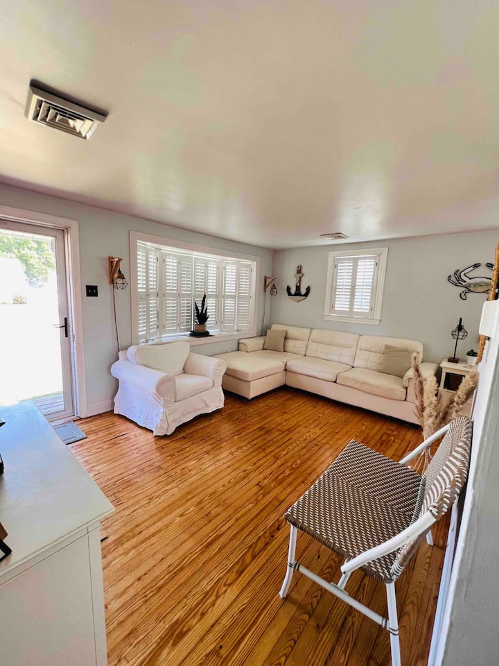 Quaint, Clean 2 Bedroom Home 5 Blocks From Bay - Cape May, NJ