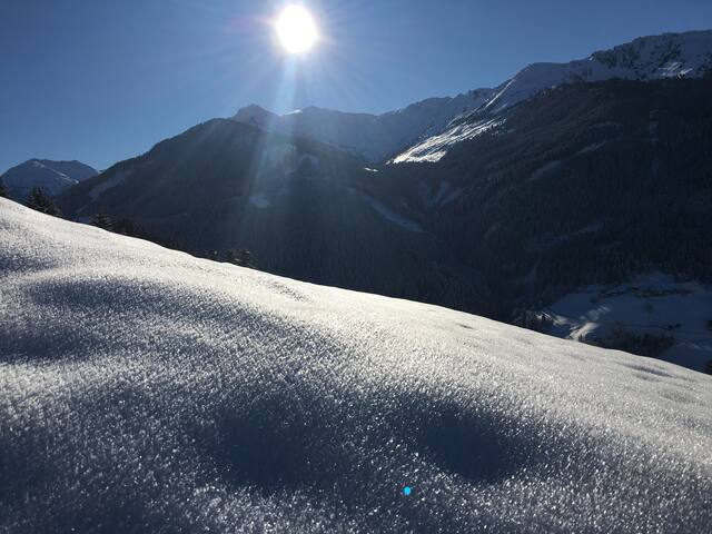 Urige Almhütte (Aste) in Tirol mitten am Berg