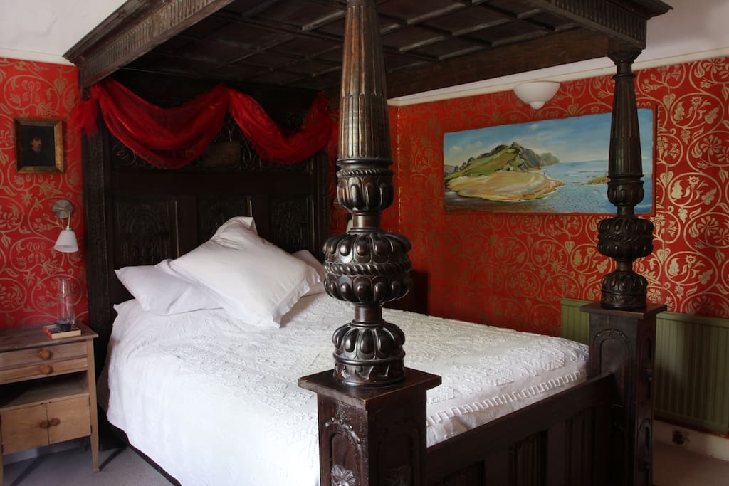 The four poster in the Red Room was apparently slept in long ago by a king