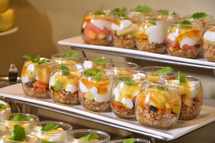 Lovely optional breakfast & LUX 2 Bedroom condo gallery image 4