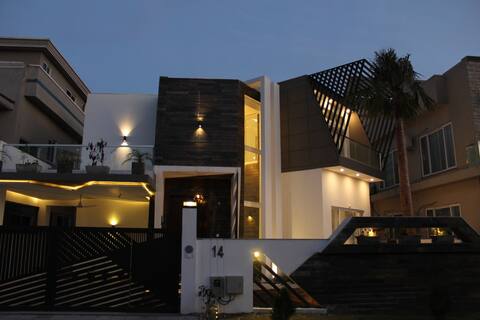 ComfyCozy - Contemporary villa Bahria Enclave ISB