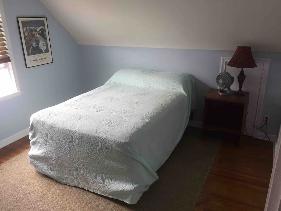 Upper Apartment in Kenmore NY (20 min to the Falls