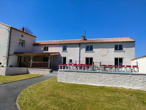 Large quiet cottage 12 minutes from the futuroscope