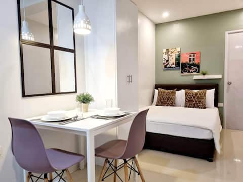 Cozy European Inspired w/Wi-fi, Netflix & Parking