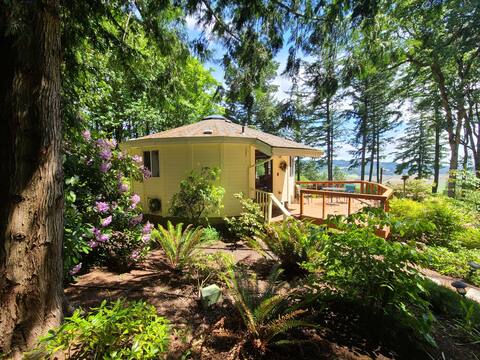 Round House Retreat in the Woods