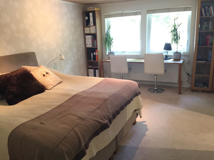Master bedroom with en suite bathroom and walk in closet. WiFi and printer available.