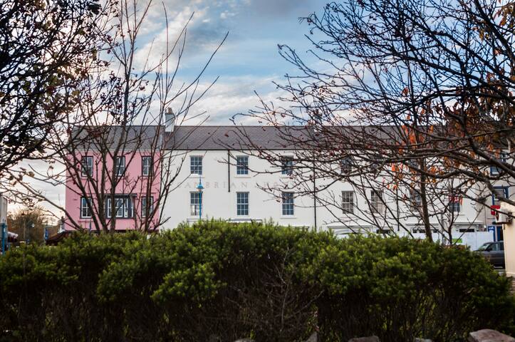 9 Cambrian Terrace spacious contemporary apartment