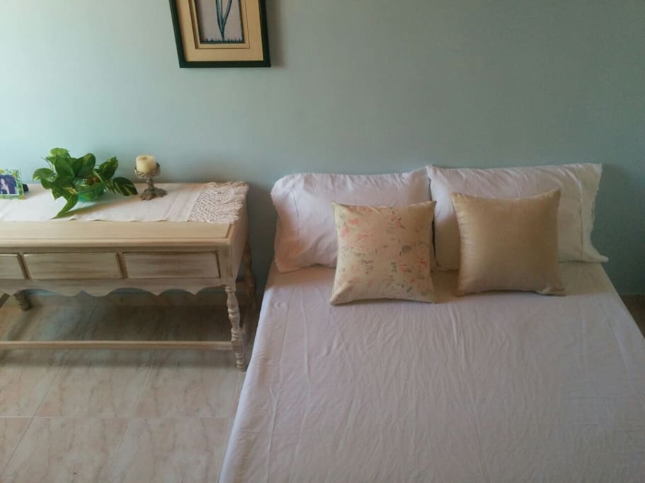 Habitación 2: cama doble.