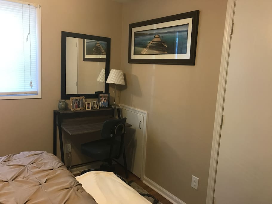 Small workspace in guest room. Great wireless signal in the Guest Suite!