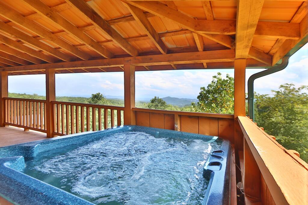 A Walk in the Clouds-Hot tub