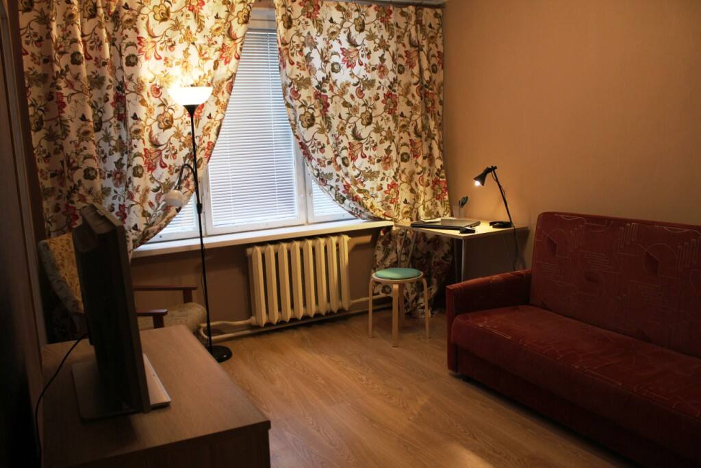 Комната, Room