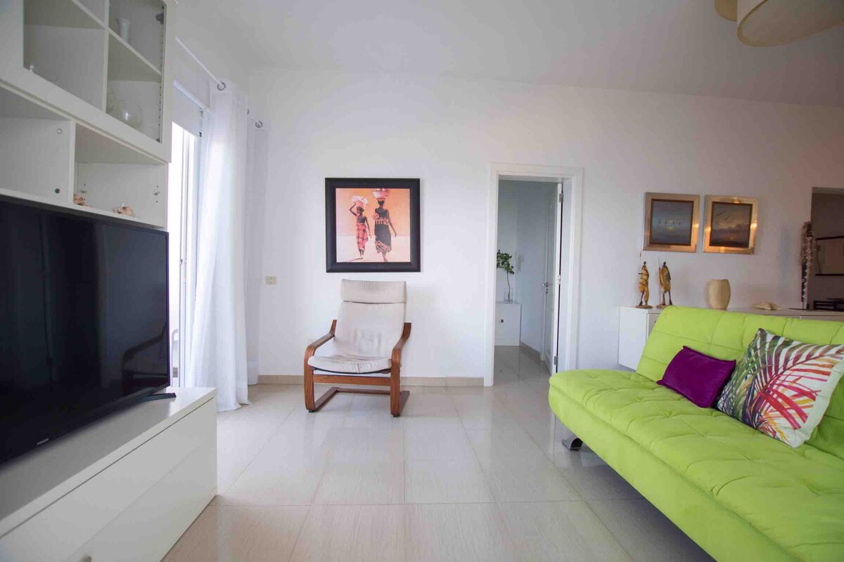 Popular Airbnb listing: Front row to Playa Chica, paradise in Santa Cruz De Tenerife