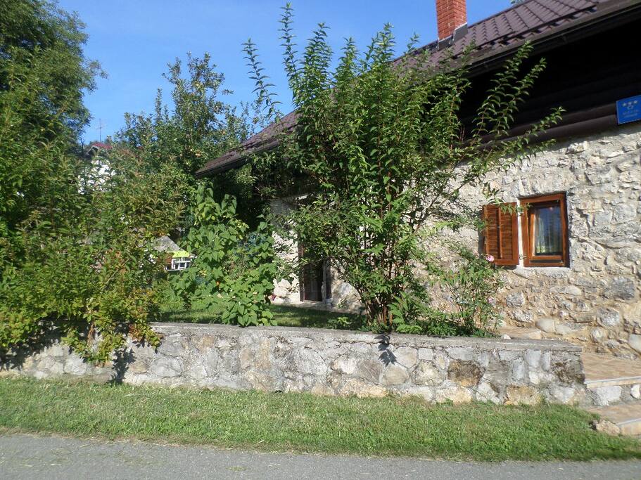 guest house Villa Kupa from road