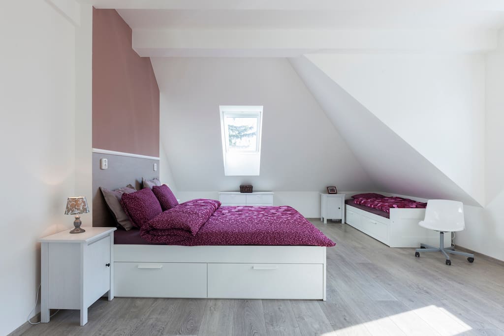 First bedroom, for 3-4 people, the sigle bed is convertible