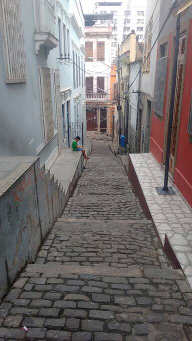 Vista da pequena ladeira onde o hostel está localizado