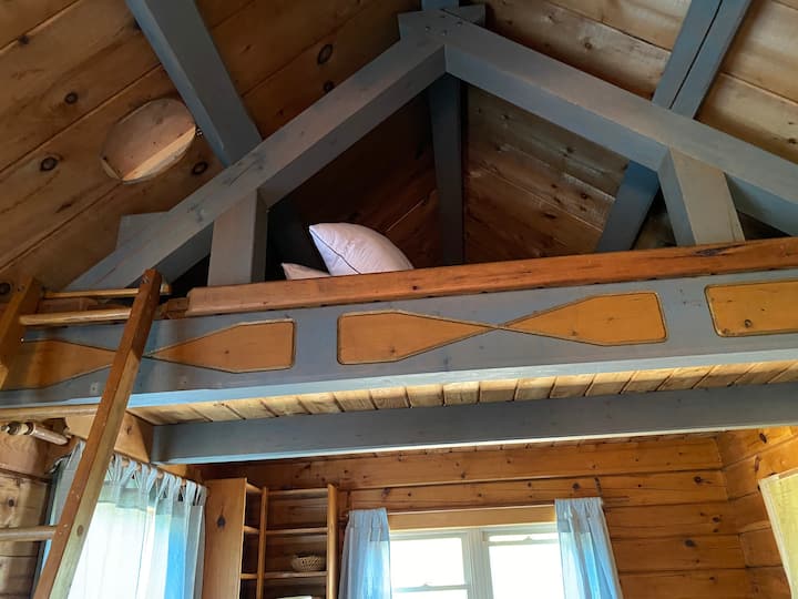 Loft with two twin beds