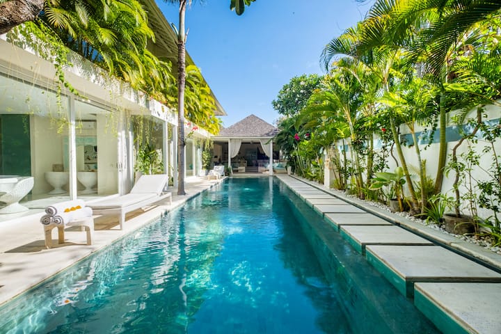 Get Villa Puro Blanco Seminyak Poolvilla Near Lalaguna Background