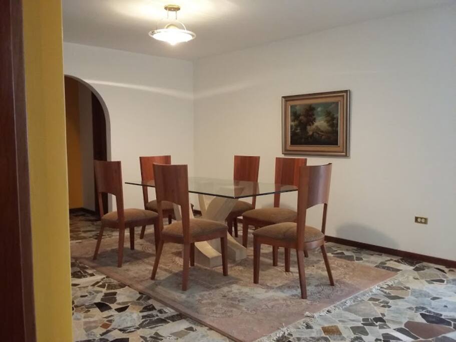Dining room (common/shared area)