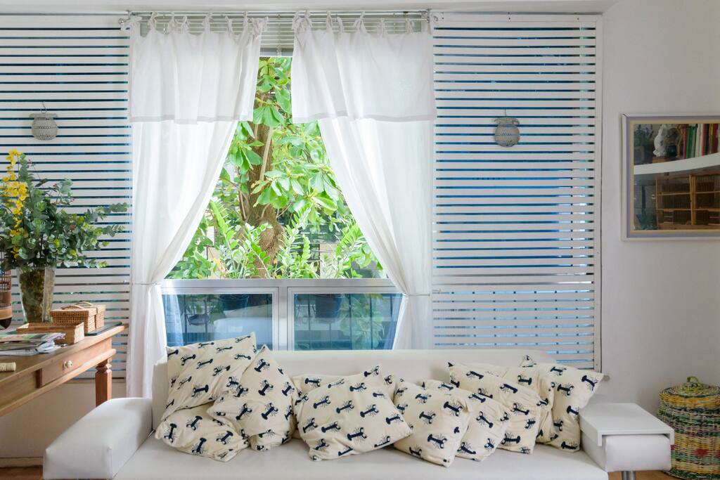 Room airy and clear
Sala arejada e clara