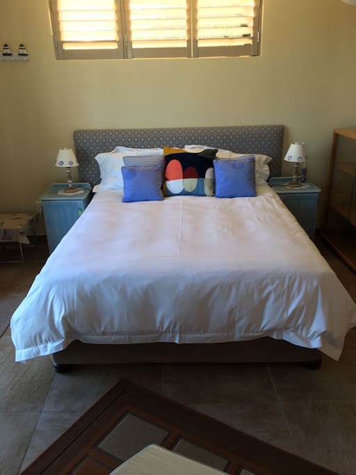 Queen bed