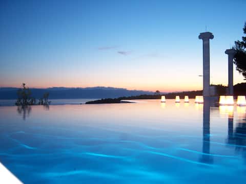 Mountain bungalow with pool