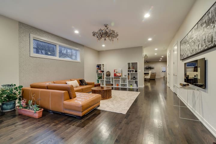 Modern Condo where East meets West!