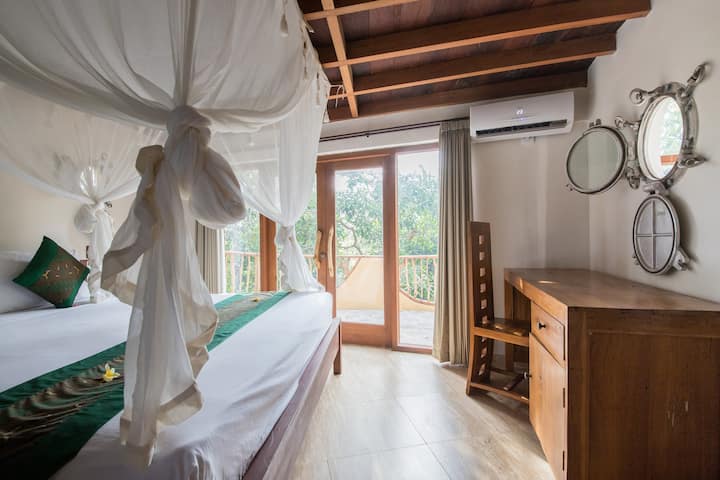 Bedroom #1 with a King double bed or 2 King single. Bathroom and AC