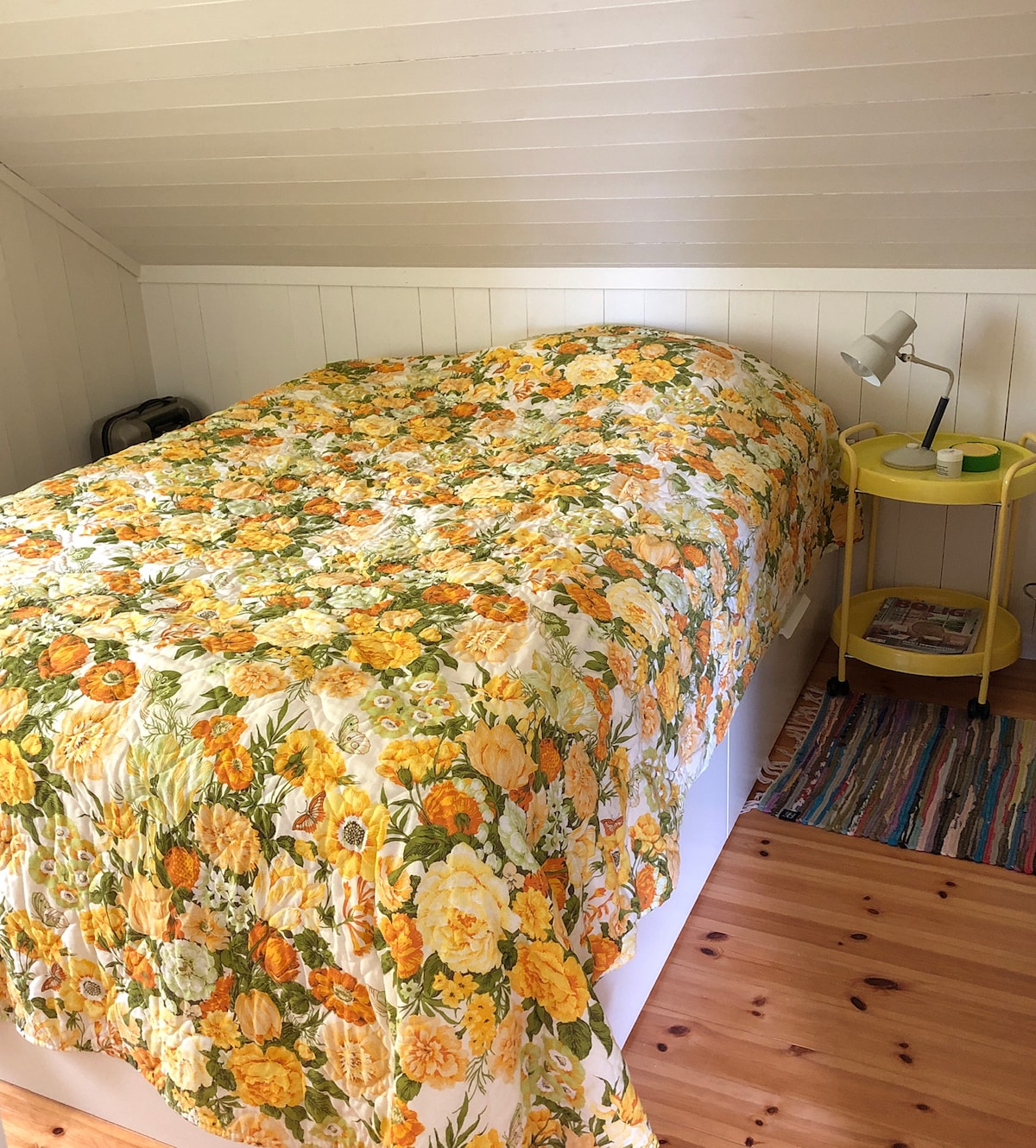 เตียงคู่ (160 x 200) ใน “ห้องนอนสีเหลือง“