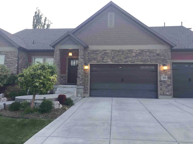 Hidden Gem, Own Entrance, NEAR MOST SKI RESORTS