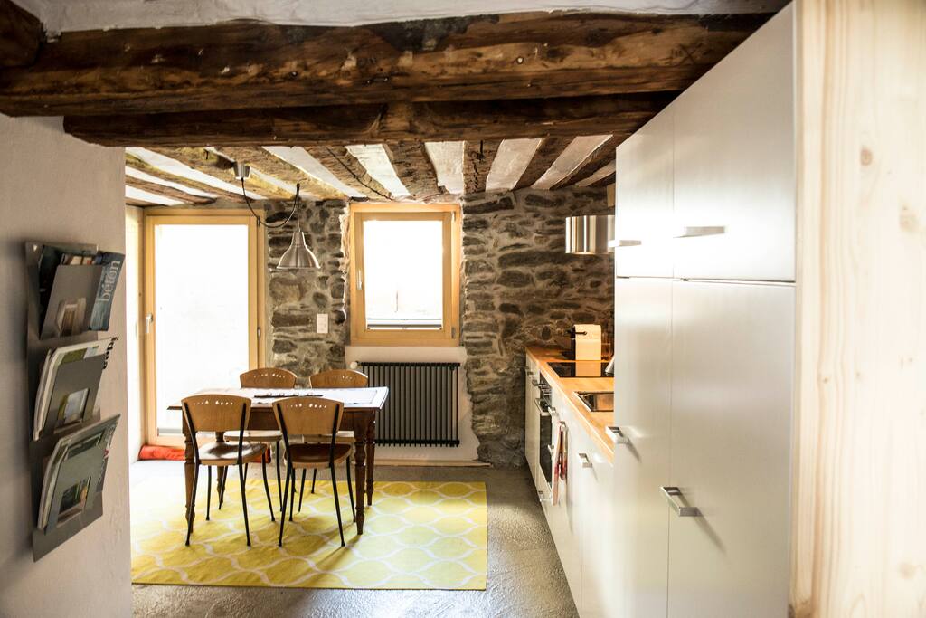 Cuisine équipée et salle à manger