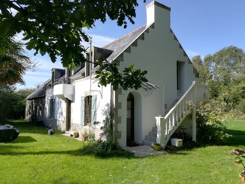 Charming renovated Breton farmhouse close to the sea
