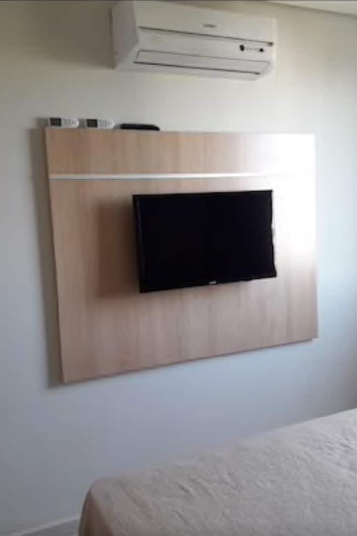 კონდიციონერი და ტელევიზორი