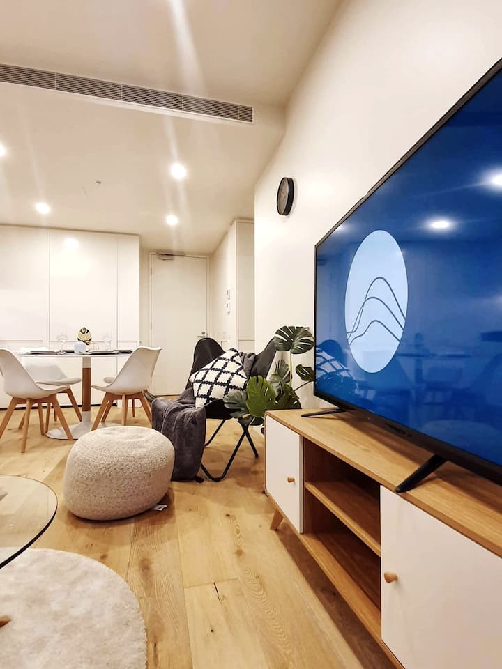 180° Views & Free Parking | Walk To The Glen 2br - Notting Hill