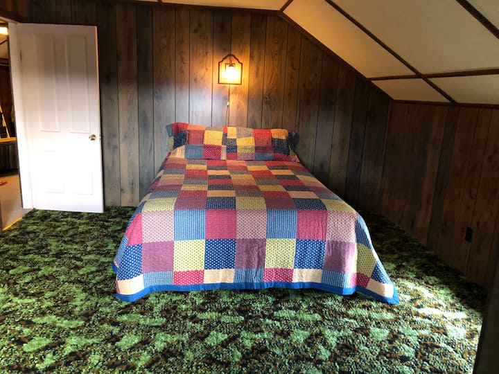 Მაღლა, 152 × 203 სმ