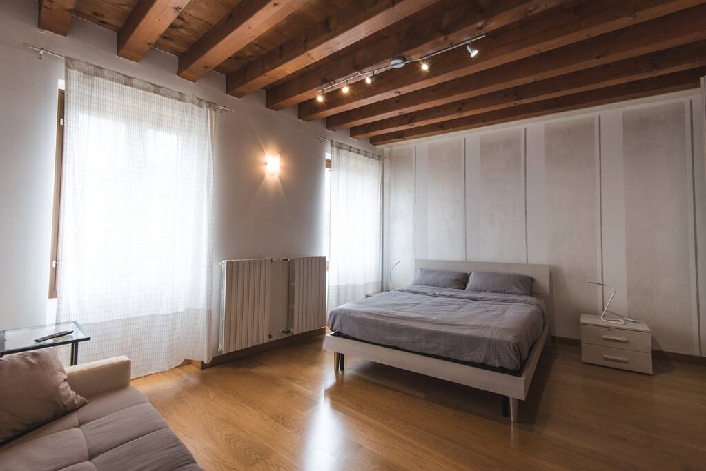 Camera con molta privacy affacciata su corte interna