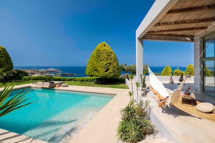 Mama la Roosa Luxury Retreat gallery image 5