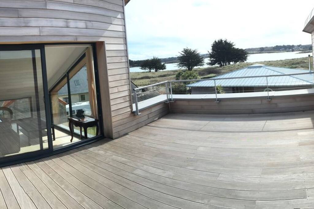 Terrasse attenante à la pièce de vie