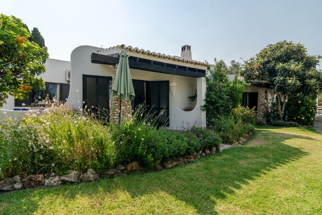 Moorish-style 2 Bedroom Charming Villa with Garden and Private Terrace