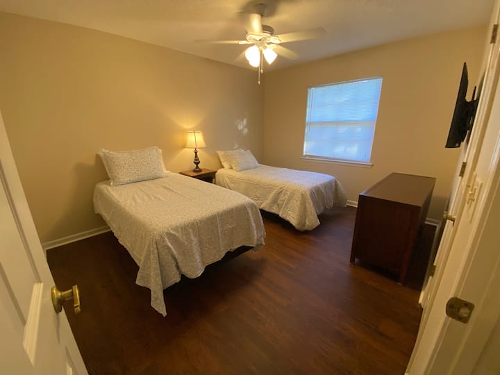 Bedroom # 3 = 2 twin beds with flat screen tv.