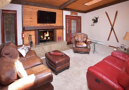 Private Balcony Hot Tub, Steps to Local Bus Stop