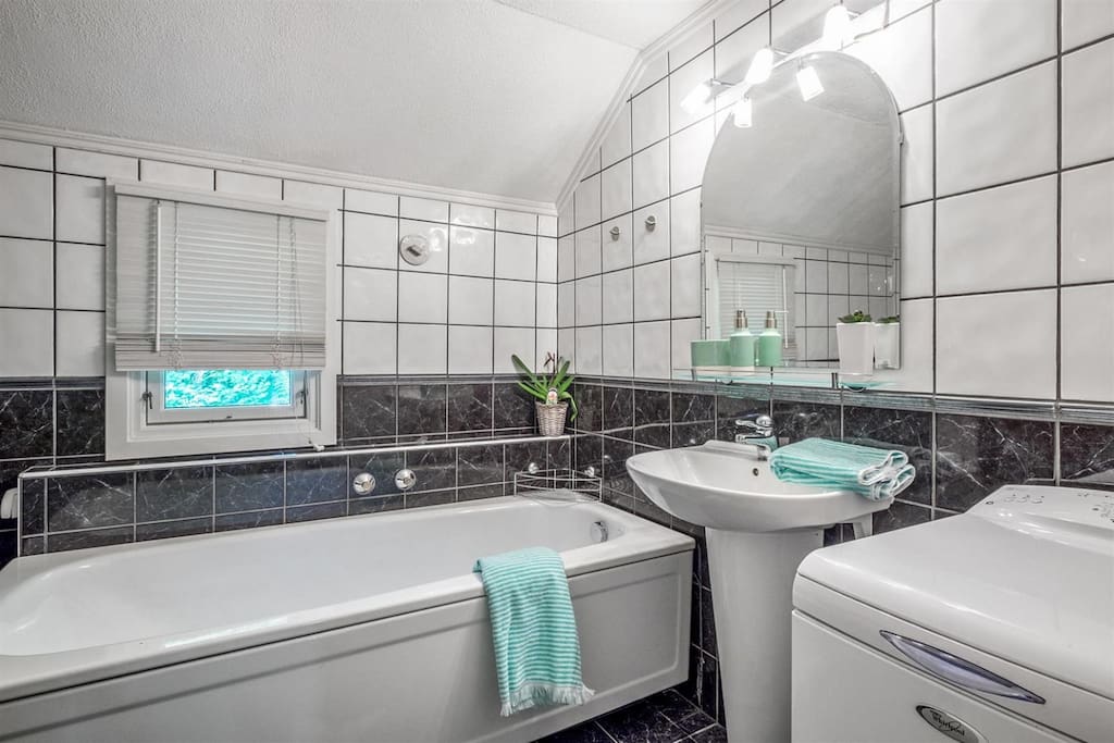 Bathroom with Heatingcables in floor