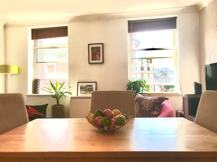 4 seats, up to 6 dining table