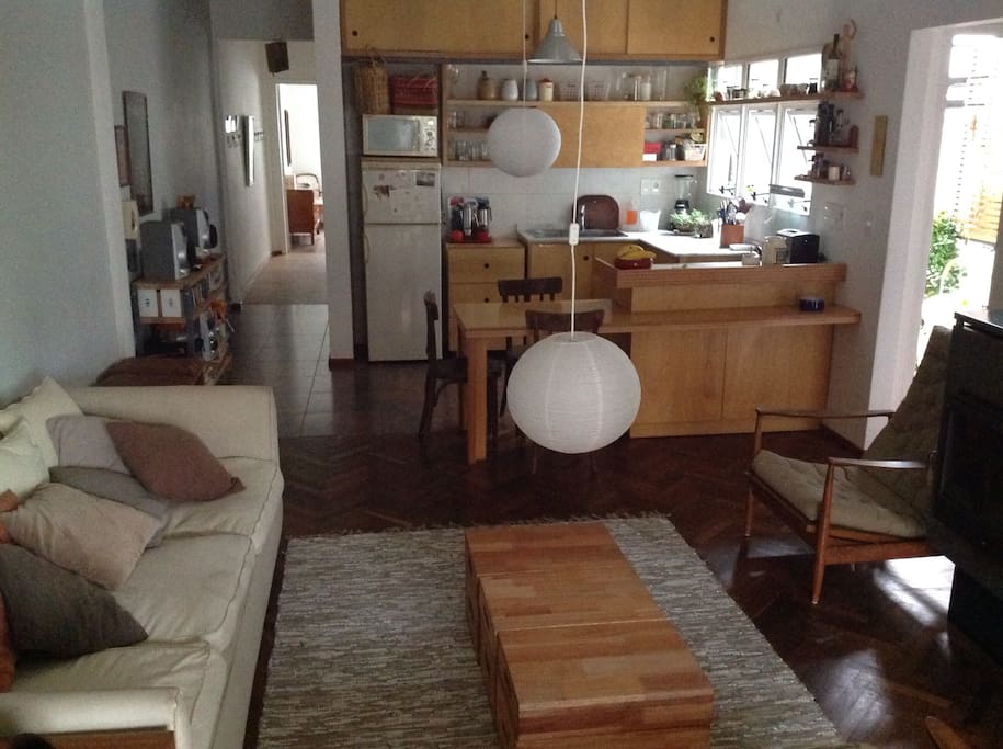 Vista del living hacia la cocina