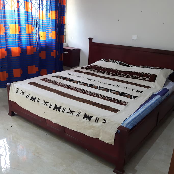A queen size bedroon