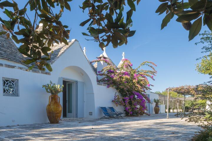 Amazing Trullo with pool. Wonderful location.
