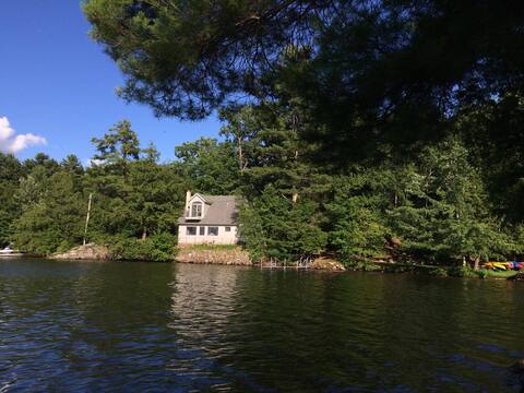 Gorgeous lakefront home close to Burlington!
